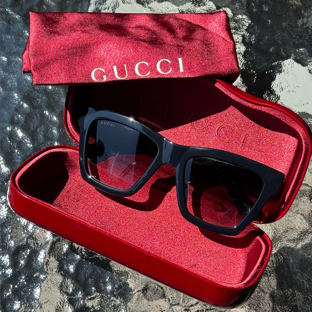 Gucci Women’s Sunglasses (Black)